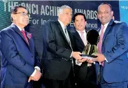  ??  ?? Three Sinha Group of Companies Managing Director Manjula Ariyakumar­a receiving the Gold award from the Prime Minster Ranil Wickramasi­nghe