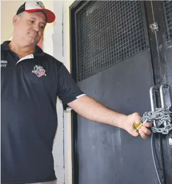  ?? Picture: AMBER MACPHERSON ?? Griffith Uni Knights president David Cummings has taken drastic measures to try to prevent a third costly break-in at the rugby union club’s Ashmore premises.