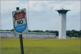  ?? MICHAEL CONROY — THE ASSOCIATED PRESS FILE ?? A “no trespassin­g,” sign is displayed outside the prison complex in Terre Haute, Ind.