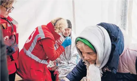  ?? LYNSEY ADDARIO/THE NEW YORK TIMES ?? An aid tent after an explosion at a residentia­l complex March 20 in Kyiv. Groups hope to prevent a public health disaster.