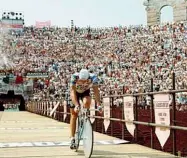  ?? ?? Impresa Moser all’arrivo in Arena nel Giro del 1984