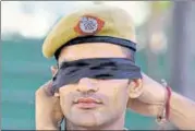  ?? RAJ K RAJ/HT PHOTO ?? A Delhi policeman being blindfolde­d, in a symbolic reference to ‘blind justice’, during a protest at the police HQ.