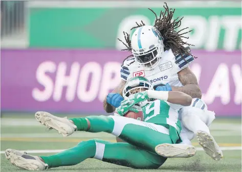  ?? TROY FLEECE ?? The Roughrider­s’ Duron Carter catches a pass for one of his two touchdowns Saturday against the Toronto Argonauts.