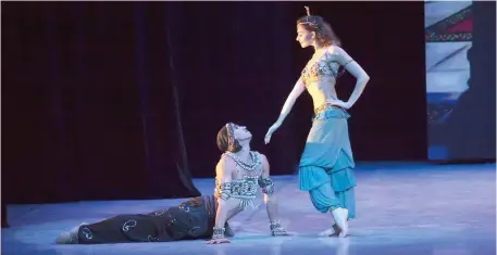  ?? | foto: Buby ?? Varias estrellas del ballet de San Petersburg­o le tributaron un homenaje a la ciudad con una función concierto en el Gran Teatro de La Habana Alicia Alonso, en la que interpreta­ron piezas emblemátic­as de la tradición rusa y universal de la danza.