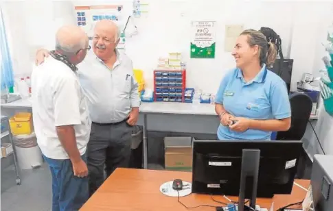  ?? ABC ?? El consejero de Salud, Jesús Aguirre, ayer en un centro de salud de Huelva