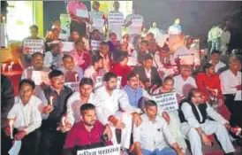  ?? HT PHOTO ?? Congress party workers protesting at the GPO park on Tuesday evening against the ‘deteriorat­ing law ▪ and order situation’ in the state.