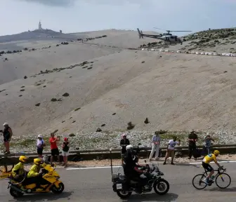  ??  ?? Chris Froome soloed to a famous victory atop Mont Ventoux in 2013