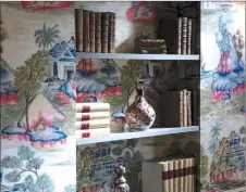  ?? CHRISTOPHE BIELSA ?? Period style wallpaper continues behind the shelves to liven displays of books and antiques.