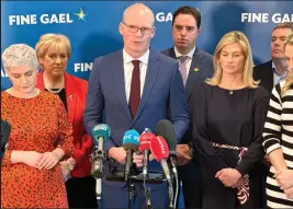  ?? ?? No contest: Simon Coveney with Maria, left, and Nina, right