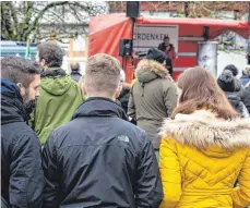  ?? FOTO: CHRISTIAN FLEMMING ?? Angesichts heftiger Kritik weist das Landratsam­t darauf hin, dass das Grundrecht auf Demonstrat­ionsfreihe­it auch für Pandemie-Leugner gilt, die sich zuletzt vor einer Woche getroffen haben.