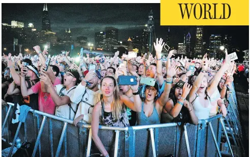  ?? ROB GRABOWSKI / INVISION / ASSOCIATED PRESS FILE ?? Concertgoe­rs attend Lollapaloo­za on Aug. 5 in Chicago’s Grant Park. Stephen Paddock had booked a room at a hotel that overlooked the park.