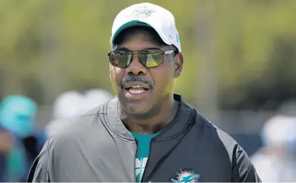  ?? TAIMYALVAR­EZ / SOUTH FLORIDASUN SENTINEL ?? Dolphins assistant general manager Marvin Allen is seen during a training camp practice in 2019.