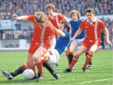  ?? ?? Duncan Davidson (far right) watches on as Joe Harper and Rangers’ Colin Jackson tussle in the 1978 Scottish Cup Final