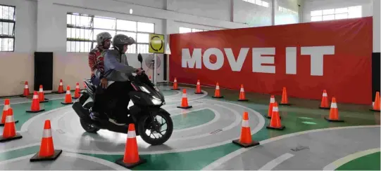  ?? ?? MOVE IT rider-partners undergo rigorous skills assessment exercises as part of the pre-onboarding process. Rider-partners who qualify are invited for annual skills refresh and assessment sessions as part of MOVE IT’s enduring commitment to safety.