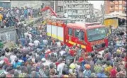  ?? REUTERS ?? People gather at the site of a collapsed building.