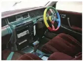  ??  ?? Demi nostalgia, di interior cukup ganti setir Momo Benetton 3 spokes yang legendaris di tahun 1990-an