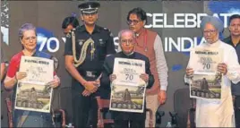  ?? SONU MEHTA/HT ?? (From left) Congress president Sonia Gandhi, President Pranab Mukherjee and former PM Manmohan Singh release a commemorat­ive issue of National Herald in New Delhi on Saturday.