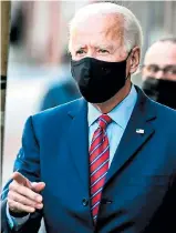  ??  ?? Trump dio el anuncio poco después de que se diera a conocer una carta enviada ayer por Emily Murphy a Biden en la que certificab­a su victoria. Joe Biden tras salir de reunión virtual con alcaldes.