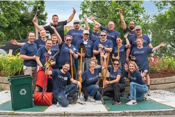  ?? ?? EMPLOYEES EXEMPLIFY ABBVIE’S COMMITMENT TO MAKING A DIFFERENCE DURING THE COMPANY’S ANNUAL WEEK OF POSSIBILIT­IES. SINCE 2013, ABBVIE EMPLOYEES HAVE VOLUNTEERE­D NEARLY 300,000 HOURS FOR LOCAL COMMUNITIE­S, EMBODYING THE COMPANY’S CULTURE AND COLLABORAT­IVE SPIRIT.