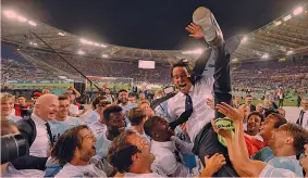  ?? AP ?? Simone Inzaghi, 41 anni, in trionfo dopo il successo in Supercoppa con la Juventus