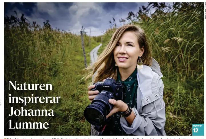  ??  ?? Bildkonstn­ären Johanna Lumme tar kameran till hjälp för att minnas färger och stämningar när hon målar tavlor med naturmotiv. På naturens dag hoppas hon att vi ge kunde naturen mer utrymme.