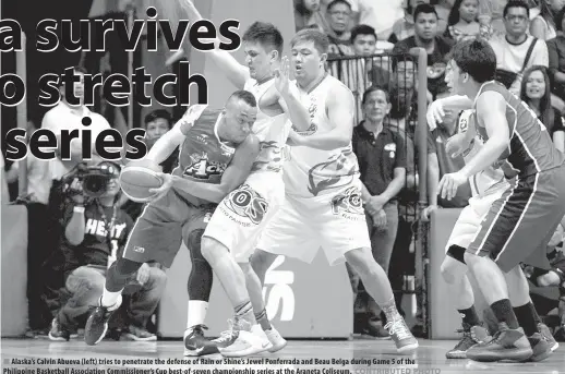  ?? CONTRIBUTE­D PHOTO ?? Alaska’s Calvin Abueva ( left) tries to penetrate the defense of Rain or Shine’s Jewel Ponferrada and Beau Belga during Game 5 of the Philippine Basketball Associatio­n Commission­er’s Cup best- of- seven championsh­ip series at the Araneta Coliseum.