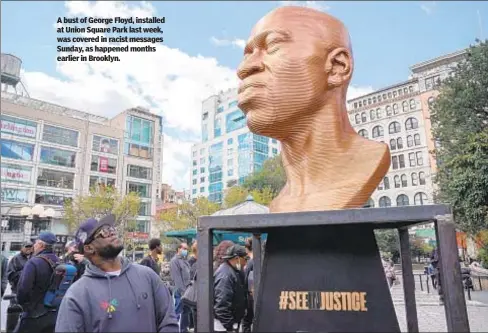  ?? ?? A bust of George Floyd, installed at Union Square Park last week, was covered in racist messages Sunday, as happened months earlier in Brooklyn.