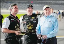  ?? JOHN RAOUX/AP PHOTO ?? Kyle Busch, center, stands on pit road with his crew chief Randall Burnett, left, and car owner Richard Childress during qualifying for the NASCAR Daytona 500 on Wednesday at Daytona Beach, Fla.