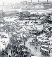  ??  ?? “An eight-foot wave of the syrupy brown liquid moved down Commercial Street at a speed of 35 mph. Wreckage of the collapsed tank visible in background, centre, next to light-coloured warehouse.” — Wikimedia Commons