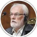  ??  ?? En el espacio público ideal el conflicto es continuo. David Harvey (nacido en 1935), geógrafo y teórico social británico