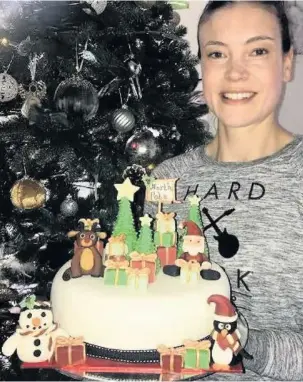  ??  ?? ●● Joanne Cleaver with her winning entry in the Rossendale Hospice Christmas Cake contest