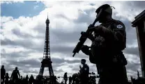  ?? AFP-Yonhap ?? French soldiers patrol the Trocadero Esplanade near the Eiffel Tower in Paris, Monday.