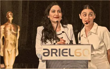 ?? Foto: notimex ?? Tiaré Scanda e Ilse Salas dan a conocer a los nominados a la 60 entrega de los Premios Ariel.