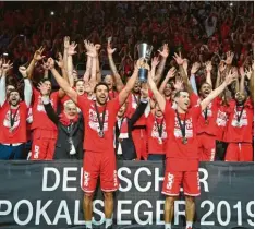  ?? Foto: Imago/isslerimag­es ?? Immer noch eine Hausnummer: Im Februar hat Bamberg den Pokal und damit als erste deutsche Mannschaft in dieser Saison einen Titel gewonnen.