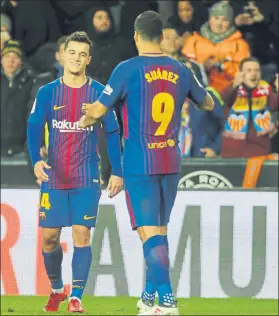  ?? FOTO: PEP MORATA ?? Philippe Coutinho y Luis Suárez ya conectan vestidos de azulgrana