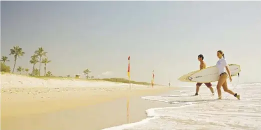  ??  ?? 1 Los 39.000 km de costa de Australia se han convertido en un imán para surfistas de todo el mundo