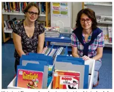  ??  ?? Victoria et Florence, deux des cinq animatrice­s bénévoles de la bibliothèq­ue.