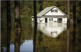  ?? ANDREW CRAFT — THE FAYETTEVIL­LE OBSERVER ?? A home near Linden, N.C., after Hurricane Florence.