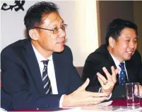  ?? XAFIQ EL SHAH/ THESUN ?? Lai (left) speaks as Goh Ban Huat Bhd corporate &amp; strategic planning adviser Datuk Anderson Thor Poh Seng looks on during the postAGM media briefing in Kuala Lumpur yesterday.