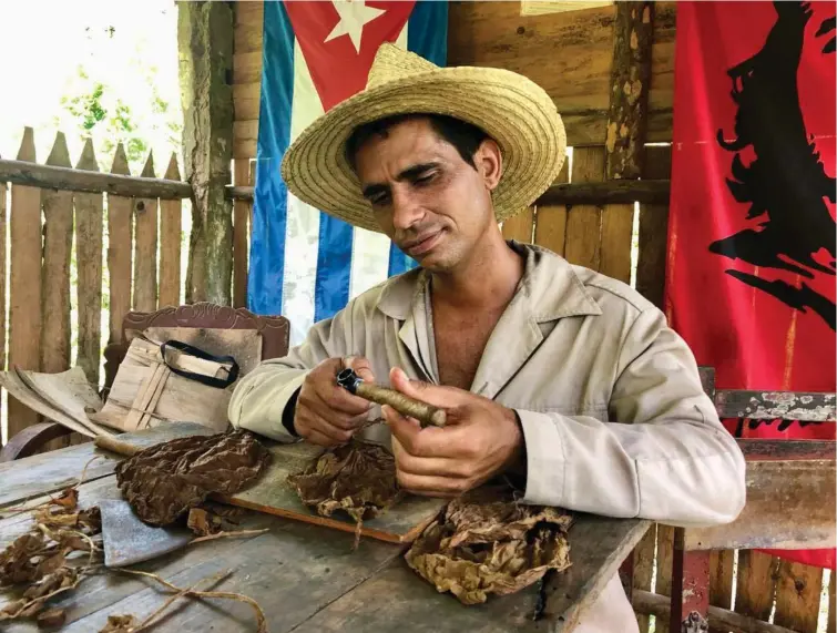  ?? ?? Cuba er notorisk kendt for at lave de bedste håndrulled­e cigarer i verden.