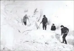  ??  ?? Veien opp dalen til gruveinnga­ngen i djup snø og storsteine­t ur. (Foto: Kvamme).