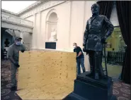  ?? (AP/Richmond Times-Dispatch/Bob Brown) ?? Workmen prepare Thursday to remove the statue of Robert E. Lee in the Old House Chamber inside the state Capitol in Richmond, Va. More photos are available at arkansason­line.com/725statues/