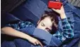  ?? Foto: Fotolia ?? Viele Jugendlich­e gehen mit dem Smartphone ins Bett.