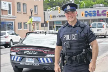  ?? ASHLEY THOMPSON ?? Kevin Lutz, an acting sergeant with the Kentville Police Service, demonstrat­es how the body cameras will be worn by on-duty officers.