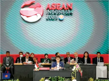  ?? — AFP photo ?? Marsudi (centre) delivering her opening speech during the 32nd Asean Coordinati­ng Council meeting, in Jakarta.