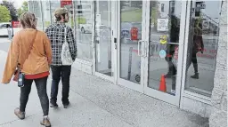  ?? CLIFFORD SKARSTEDT EXAMINER ?? The Scotiabank branch at Hunter and Water streets in Peterborou­gh was closed to the public after a robbery on Wednesday morning. An arrest was made.