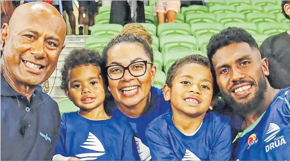  ?? Picture: FIJIAN DRUA ?? Swire Shipping Fijian Drua halfback Frank Lomani takes time out to have a picture with fans at the AAMI Stadium on Melbourne after their match against the NSW Waratahs on Saturday night.