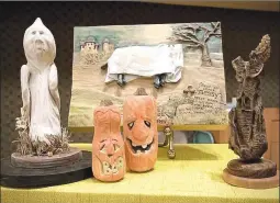  ?? ?? Pennie Boyle has also created seasonal carvings like these.