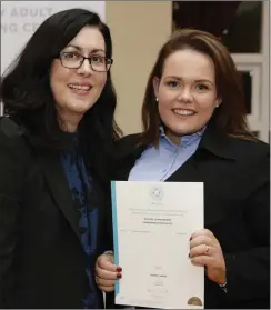  ??  ?? Mandy Ward receiving her certificat­e from Caitriona Murphy.