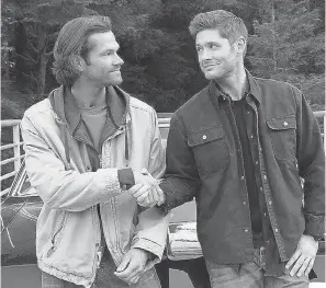  ?? ROBERT FALCONER/ WARNER BROS. ENTERTAINM­ENT ?? Sam ( Jared Padalecki, left) and Dean Winchester ( Jensen Ackles) hit the road in their Impala one last time in the "Supernatur­al" series finale.